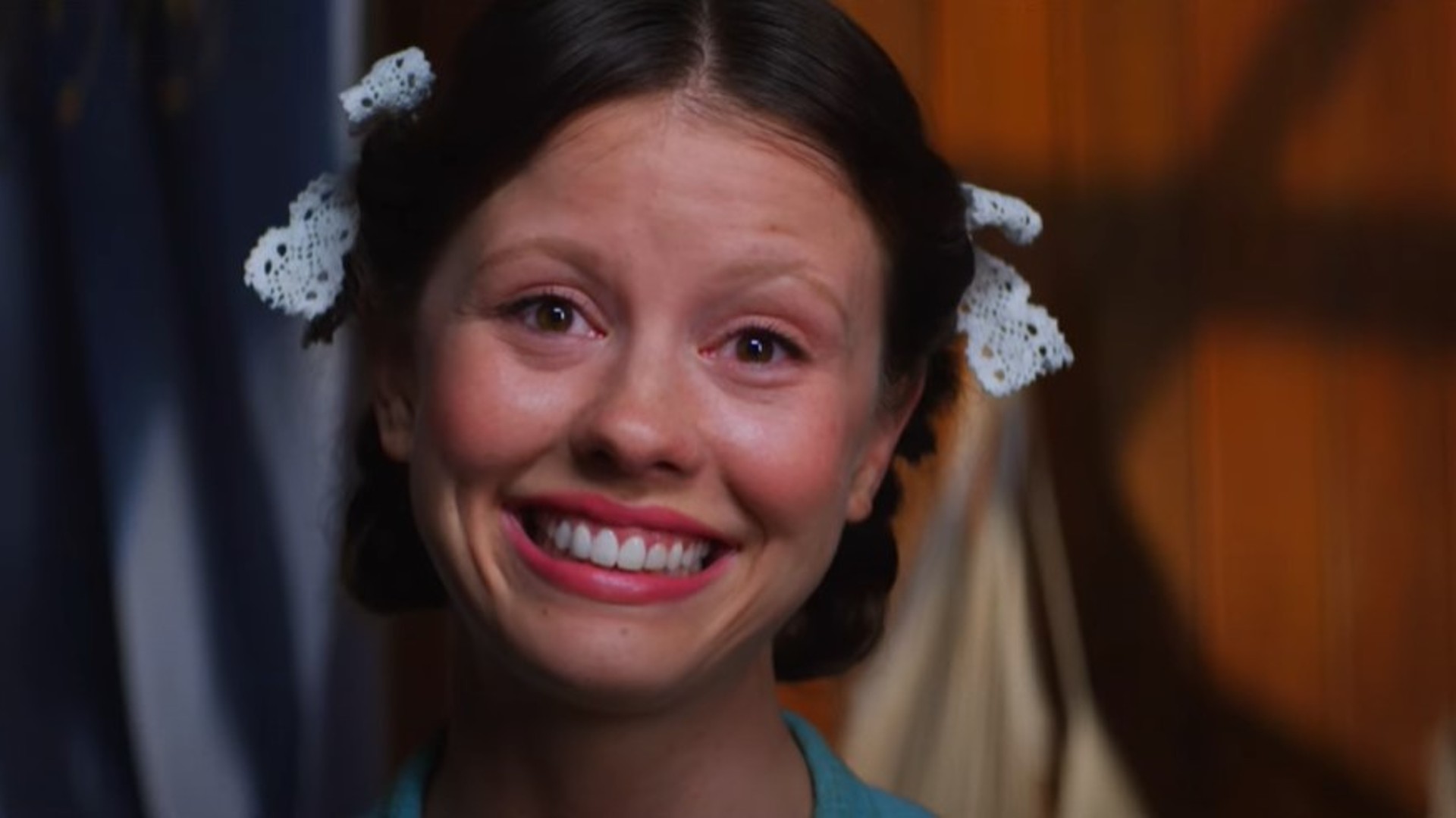 Spooky Sarah reviews the latest movie from A24, Pearl. The film is the prequel to Ti West's film X also released this year.
